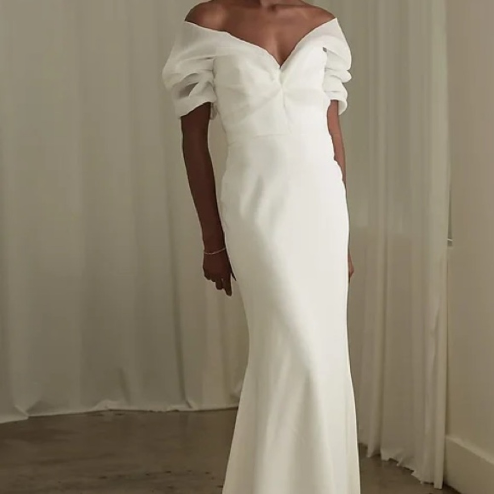 NEWHITE B.B. Gown